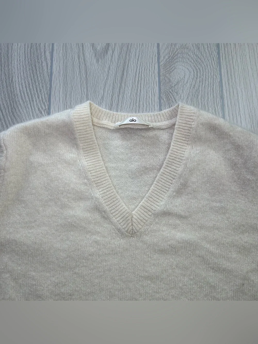 Alo Yoga Wool Cashmere New Class Oversized V-Neck Sweater Women’s XS MSRP $328